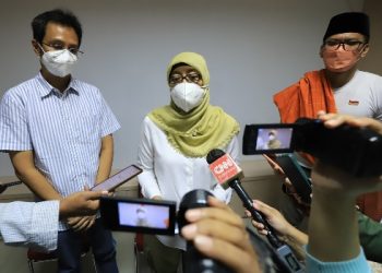 Kepala Dinas Perdagangan Kota Surabaya Wiwiek Widayati memberikan penjelasan tentang “Level-1 Salebration” di 27 mal se-Surabaya.