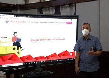 Kepala Dinas Komunikasi dan Informatika M Fikser saat memaparkan tentang Surabaya Single Window Alfa.