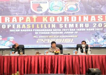 Forum Koordinasi Pimpinan Daerah (Forkopimda) Jatim menggelar Rapat Koordinasi (Rakor) Operasi Lilin Semeru 2021 di Gedung Mahameru Polda Jatim.