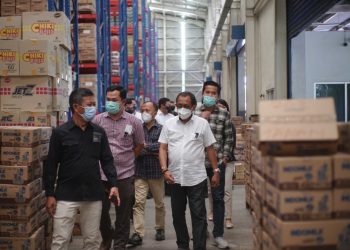 Wakil Wali Kota, Armuji sidak di salah satu distributor minyak goreng di kawasan Surabaya Industrial Estate Rungkut (SIER).