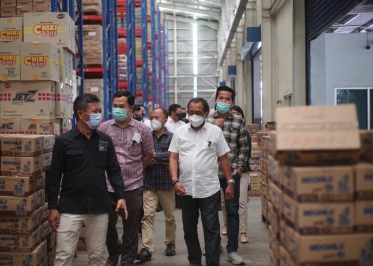 Wakil Wali Kota, Armuji sidak di salah satu distributor minyak goreng di kawasan Surabaya Industrial Estate Rungkut (SIER).