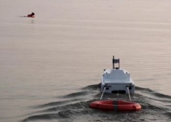 Pengujian kemampuan prototipe YOLO-Boat, rancangan tim mahasiswa ITS, dalam mendeteksi korban di laut.