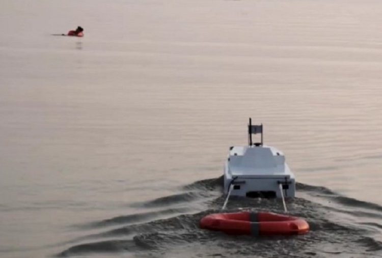 Pengujian kemampuan prototipe YOLO-Boat, rancangan tim mahasiswa ITS, dalam mendeteksi korban di laut.