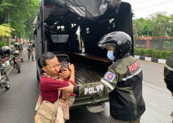Satpol PP dan Linmas Pemkot Surabaya gencar melakukan penertiban Penyandang Pemerlu Pelayanan Kesejahteraan Sosial (PPKS).