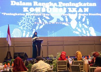 Ketua Forum Peningkatan Konsumsi Ikan (Forikan) Jawa Timur Arumi Bachsin saat menjadi narasumber sarasehan peningkatan konsumsi ikan untuk menurunkan stunting.