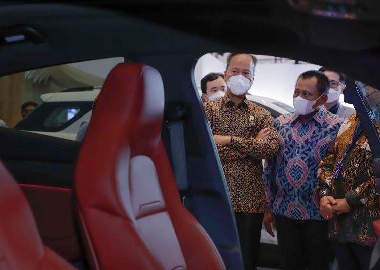 Plh Sekretaris Daerah Provinsi Jawa Timur Heru Tjahjono dalam pembukaan Gaikindo Indonesia Internasional Auto Show (GIIAS) Surabaya 2021 di Convention Center Grand City Surabaya.