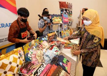 Menurut Gubernur Jawa Timur Khofifah Indar Parawansa saat meninjau salah satu stan UMKM. Di Hari Belanja Online Nasional (Harbolnas), Pemprov Jatim mempromosikan penggunaan Program Jawa Timur Belanja Online (Jatim Bejo).