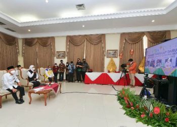 Gubernur Jawa Timur Khofifah Indar Parawansa mendampingi Wakil Presiden RI Ma'ruf Amin dalam video conference guna mengupdate penanganan dan situasi pasca Awan Panas Guguran (APG) Gunung Semeru Lumajang.