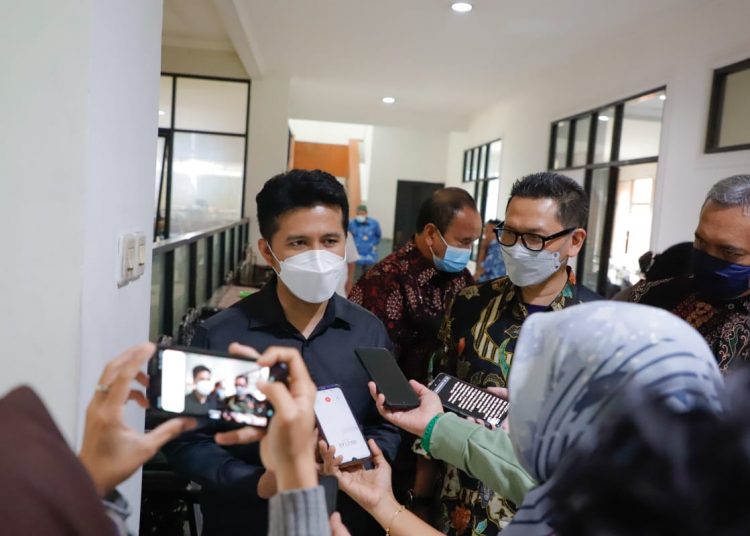 Wakil Gubernur Jatim Emil Elestianto Dardak dalam Konperensi Daerah (Konperda) XIII Persatuan Perusahaan Periklanan Indonesia (P3I) di Graha Kamar Dagang dan Industri (Kadin) Jawa Timur.