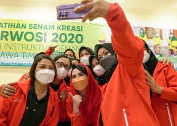 Arumi Bachsin di sela pelatihan senam kreasi Perwosi 2020 bagi instruktur senam se-Jawa Timur Tahun 2021 di Taman Candra Wilwatikta Pandaan Kabupaten Pasuruan.