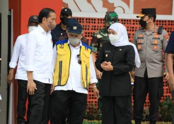 Presiden Joko Widodo (Jokowi) didampingi Gubernur Jawa Timur Khofifah Indar Parawansa dalam kunjungan kerja di Ngawi.