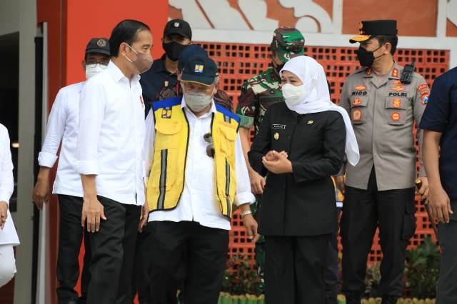 Presiden Joko Widodo (Jokowi) didampingi Gubernur Jawa Timur Khofifah Indar Parawansa dalam kunjungan kerja di Ngawi.