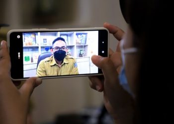 Kepala Bagian Humas Pemkot Surabaya, Febriadhitya Prajatara.