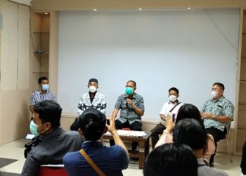 Jumpa pers tentang persiapan pembelajaran tatap muka untuk PAUD, TK, SD dan SMP di Surabaya yang dilaksanakan di kantor Dinas Komunikasi dan Informatika.