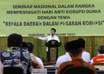 Wagub Jatim Emil Elestianto Dardak saat membuka Seminar Nasional dalam rangka memperingati Hari Anti Korupsi Dunia oleh Gerakan Nasional Pemberantasan Korupsi (GN-PK) Jatim.