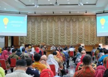 Pemkot Surabaya menggelar sosialisasi pelayanan kelurahan/kecamatan berbasis IT di Graha Sawunggaling.