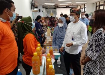 PDAM Surya Sembada Kota Surabaya bekerjasama dengan Dinas Koperasi Usaha Kecil dan Menengah dan Perdagangan Surabaya menggelar produk UMKM Surabaya di Open Space.