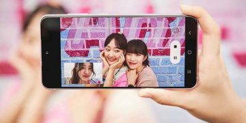 Membuat konten video bisa menjadi viral dengan dual recording Galaxy S21 FE 5G yang hadirkan triple pro grade camera.