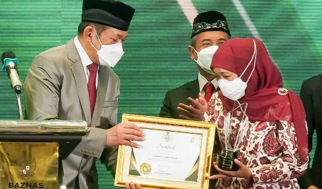 Gubernur Jawa Timur Khofifah Indar Parawansa saat mendapat penghargaan Badan Amil Zakat Nasional (Baznas) Award 2022.