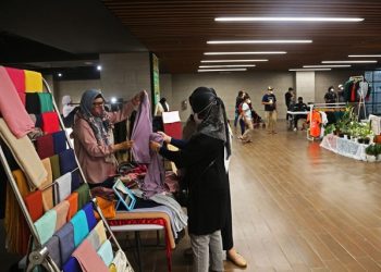 Salah satu lokasi di Alun-Alun Surabaya. Memasuki area ini, pengunjung perlu daftar secara online dulu.