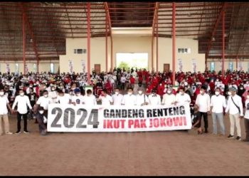 Para relawan Jokowi Cirebon Raya melakukan deklarasi mendukung penuh kepemimpinan Joko Widodo.