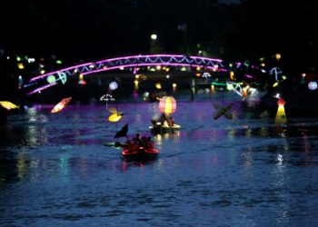 Salah satu destinasi wisata air di Kalimas. Ke depan, Pemkot Surabaya bersama Balai Besar Wilayah Sungai (BBWS) Brantas Jawa Timur bakal berkolaborasi menata Kalimas ini sebagai tempat wisata.