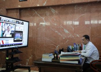 Wali Kota Surabaya Eri Cahyadi saat menjadi salah satu narasumber dalam kegiatan Leader Talk Airlangga Forum, yang digelar oleh Sekolah Pascasarjana Universitas Airlangga (Unair).