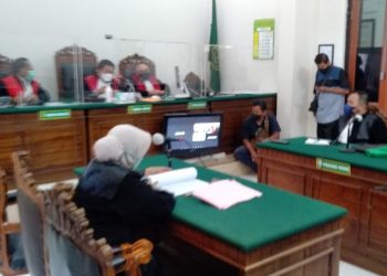 Suasana persidangan di Pengadilan Negeri Surabaya.