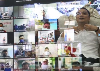 Wali Kota Surabaya Eri Cahyadi memberikan pengarahan kepada para guru, kepala sekolah, dan para pengawas di tingkat SD dan SMP yang ada di seluruh Kota Surabaya.