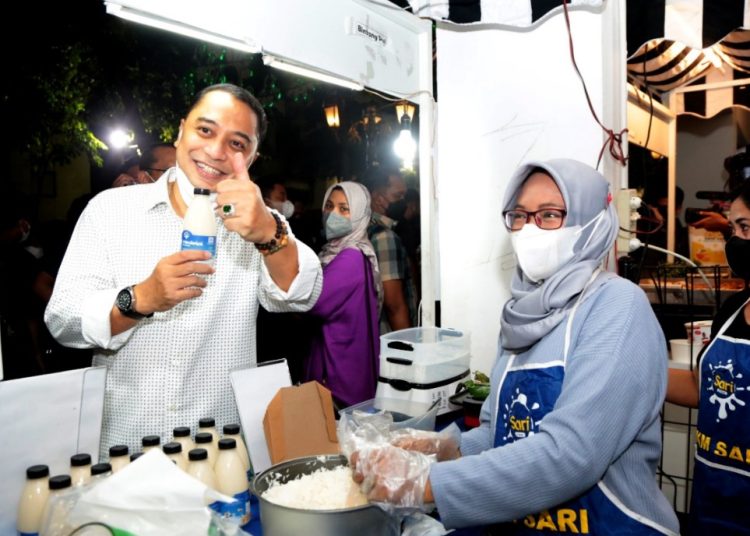 Wali Kota Surabaya Eri Cahyadi saat di Tunjungan Romansa. Eri ingin memulihkan ekonomi akibat pandemi Covid-19.