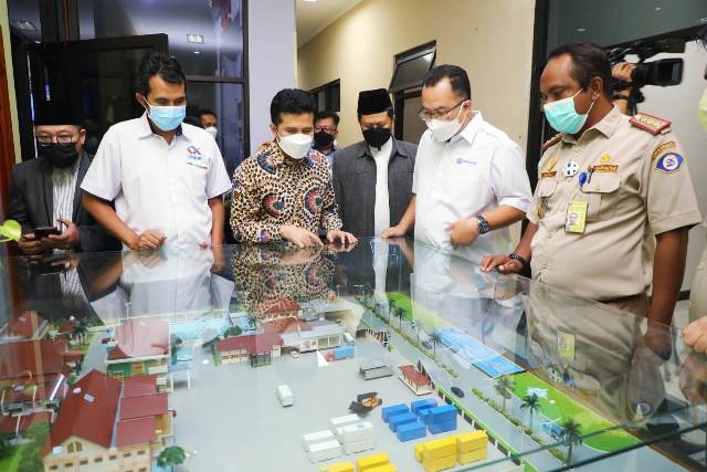 Wakil Gubernur Jawa Timur Emil Elestianto Dardak ketika melakukan peninjauan di Puspa Agro, Sidoarjo.
