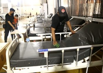 Kerja bakti di Hotel Asrama Haji (HAH) dan rumah sakit darurat, yakni Rumah Sakit Lapangan Tembak (RSLT).