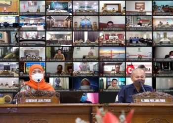 Gubernur Jatim Khofifah Indar Parawansa memimpin rakor virtual bersama kepala daerah se-Jatim yang dilaksanakan secara virtual di gedung Negara Grahadi.