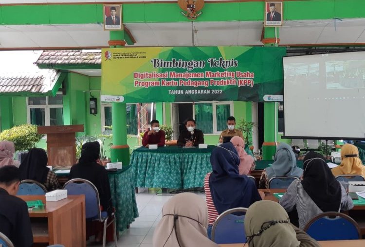 Pelaksanaan Bimtek Digitalisasi Manajemen Marketing Usaha melalui Program Kartu Pedagang Produktif (KPP) yang dilaksanakan di Pendapa Kecamatan Baureno.