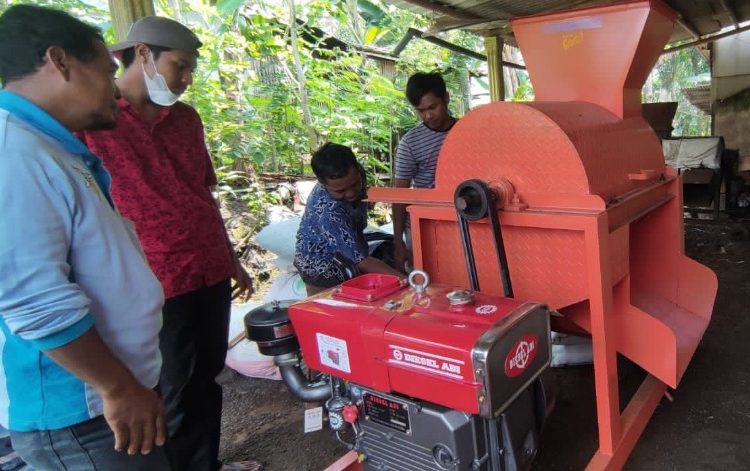 Mesin inovasi karya KKN  yang dapat mengakselerasi pembuatan pukul kandang.