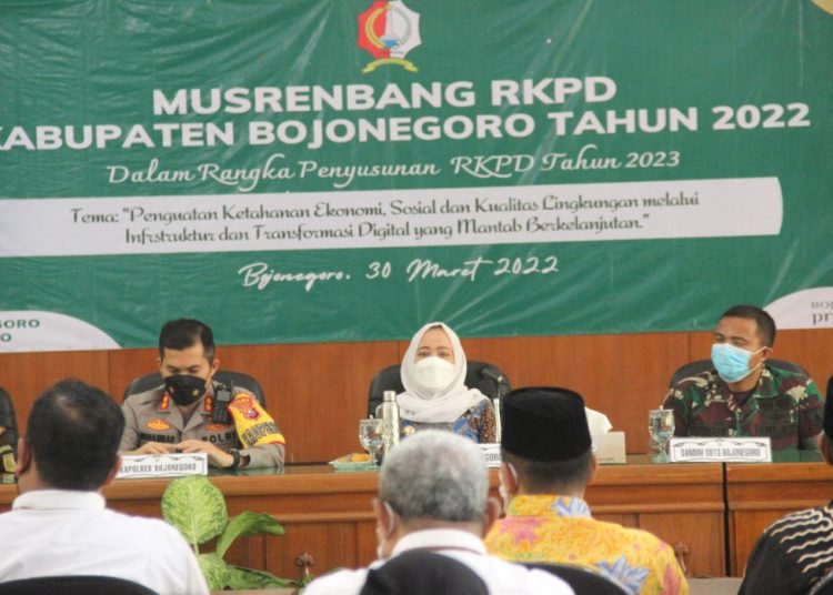 Bupati Bojonegoro Anna Mu'awanah dalam Musyawarah Perencanaan Pembangunan Kabupaten (Musrenbangkab) Rencana Kerja Pemerintah Daerah (RKPD) tahun 2022.