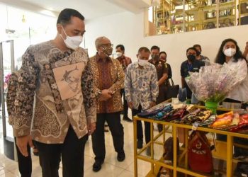 Wali Kota Surabaya Eri Cahyadi saat meresmikan Surabaya Kriya Gallery (SKG) Reborn di kawasan MERR.