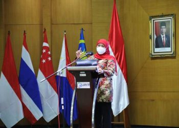 Gubernur Jawa Timur Khofifah Indar Parawansa dalam Pelatihan Kepemimpinan Nasional Tingkat II Angkatan V di Auditorium Hasanuddin, Lembaga Administrasi Negara (LAN) Makassar, Sulawesi Selatan.