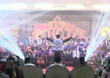 Penampinan Gita Surya Kencana, kelompok Ansamble asal SD Muhammadiyah 1 dan 2 Taman, Sidoarjo (SD Mumtaz 1 dan 2) di di DBL Arena, Surabaya.