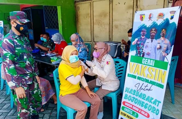 Serbuan vaksinasi di Pasar Desa Kapas, Kecamatan Kapas, Pasar Desa Sumberrejo Kecamatan Sumberrejo.