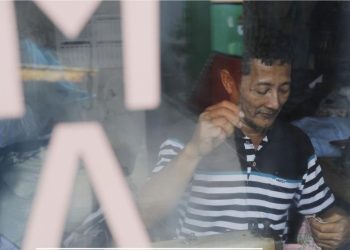 Bambang Siswanto, salah satu pelaku UMKM jahit yang akhirnya hidup kembali setelah bertemu dengan tim super.