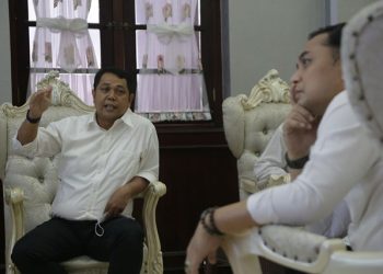Kepala Badan Pusat Statistik (BPS) Provinsi Jawa Timur Dadang Hardiwan memaparkan peta sebaran rumah tangga MBR di Kota Surabaya.