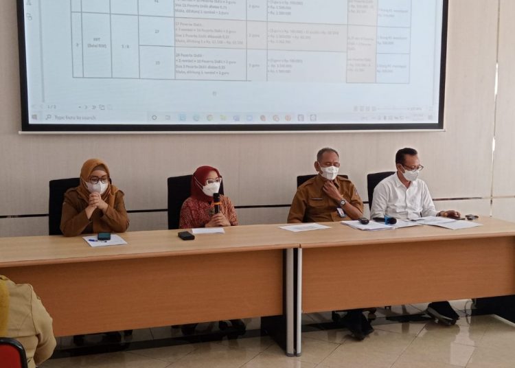 Bunda PAUD Kota Surabaya Rini Indriyani saat melakukan sosialisasi formulasi pemberian biaya Jaspel bagi tenaga pendidik PAUD di Kota Pahlawan.