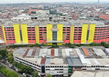 Gedung Pasar Turi Baru yang sudah kembali buka sejak 30 Maret 2022. Sebelumnya Pasar Turi mengalami berhenti beroperasional sejak kebakaran pada tahun 2007 silam.