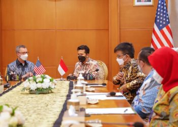 Wakil Gubernur Jawa Timur Emil Elestianto Dardak menerima kunjungan Konsulat Jenderal Amerika Serikat di Surabaya Jonathan Alan.