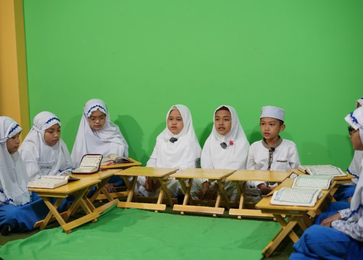 Salah satu kegiatan ngabuburit ala Lembaga Pendidikan Al Falah Darussalam Tropodo, Sidoarjo di bulan Ramadan.