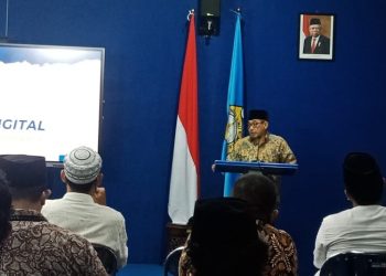 Ketua DMI Surabaya Arif Afandi dalam pelatihan dakwah digital yang diselenggarakan di kampus Stikosa-AWS.