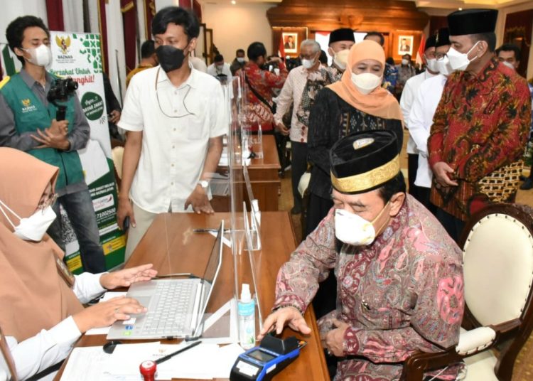 Penyerahan zakat melalui Badan Amil Zakat Nasional bisa dilakukan secara non-tunai.