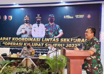 Dandim 0813 Letkol Arm Arif Yudho Purwanto dalam rapat koordinasi kesiapan pengamanan Idul Fitri 1443 H/2022 M Operasi Ketupat Semeru 2022.
