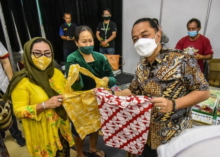 Wali Kota Surabaya Eri Cahyadi dalam acara PPNKRI Kartini Days di AJBS Conecworld.
